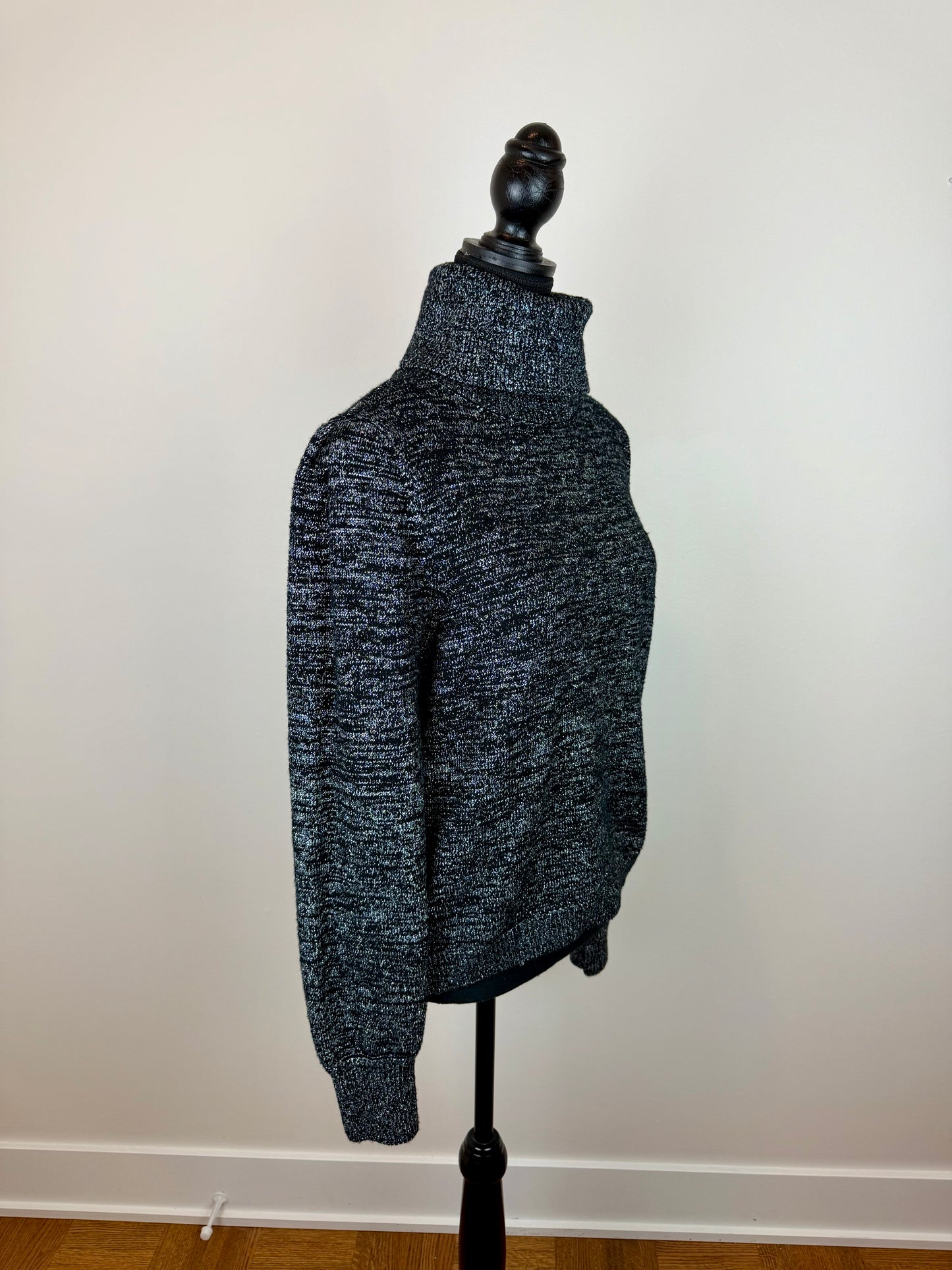 Chandail col roulé brillant AKA - Médium