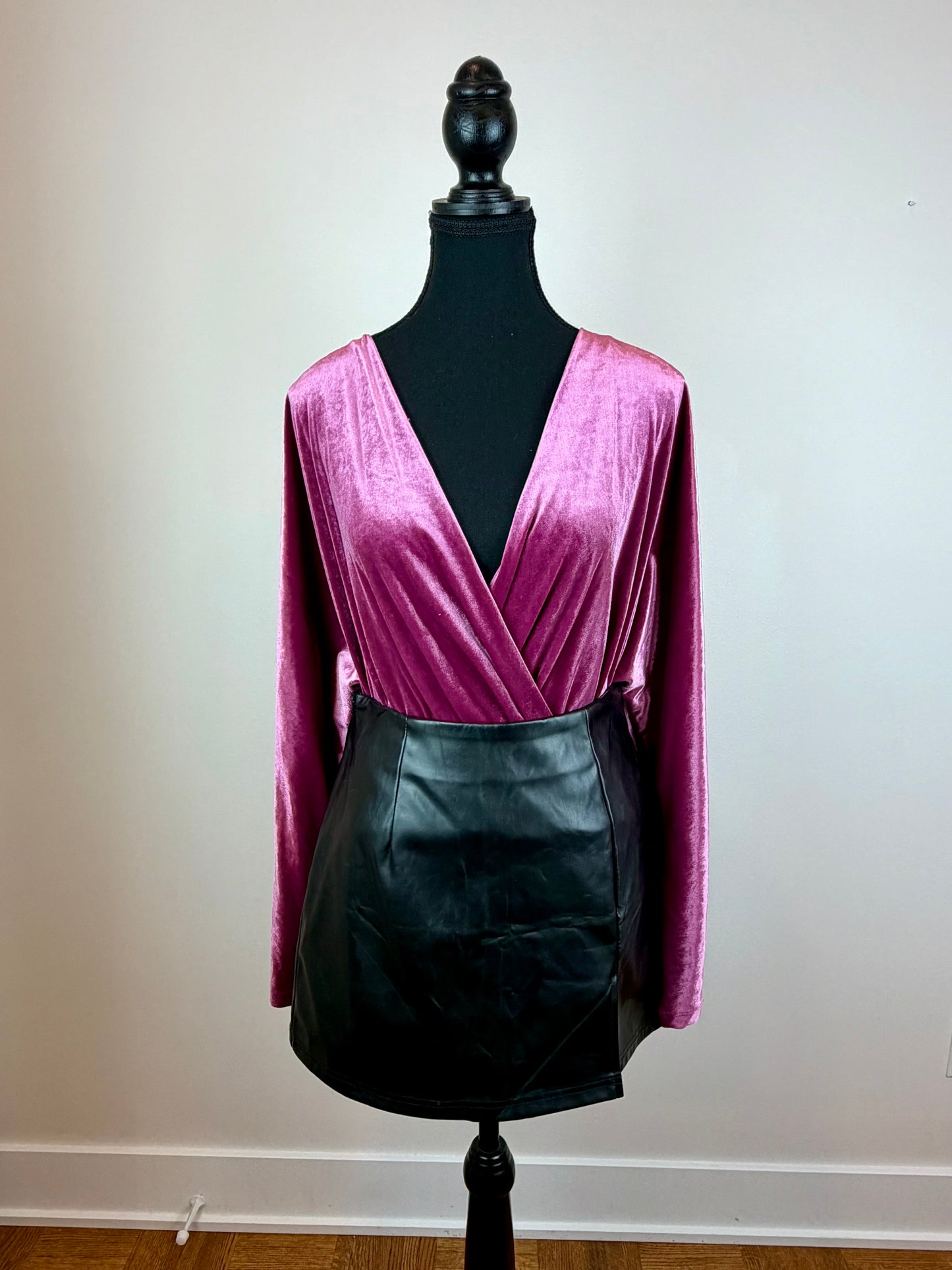 Jupe courte faux cuir avec fente - Small