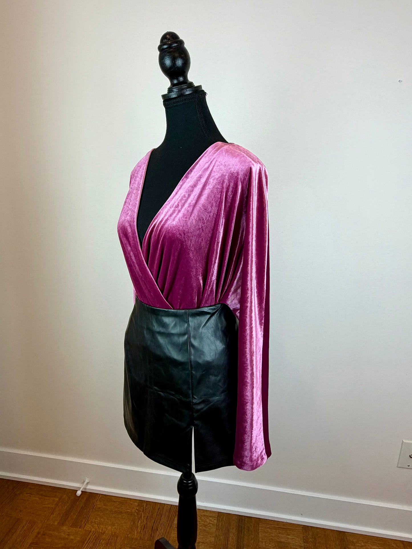 Jupe courte faux cuir avec fente - Small